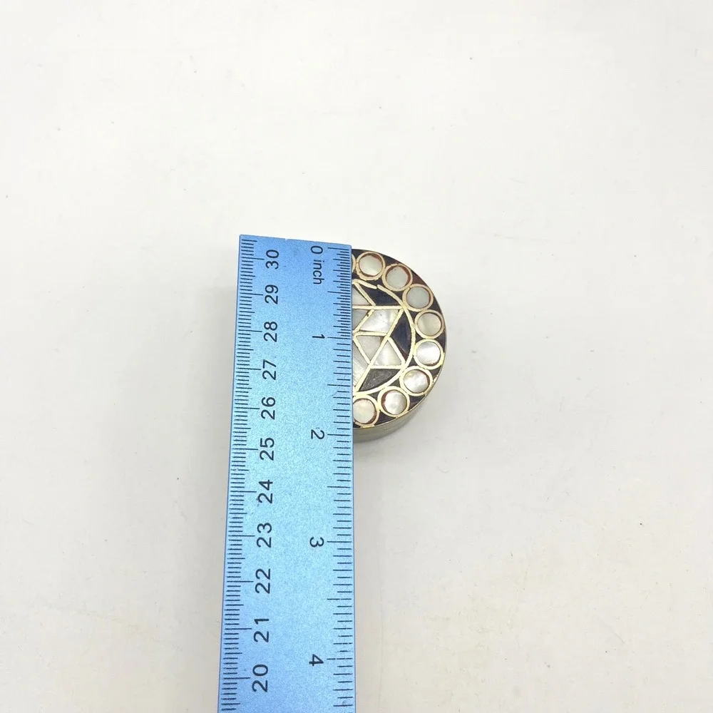 N/A vintage round
